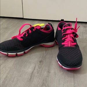 Reebok moving air running shoes